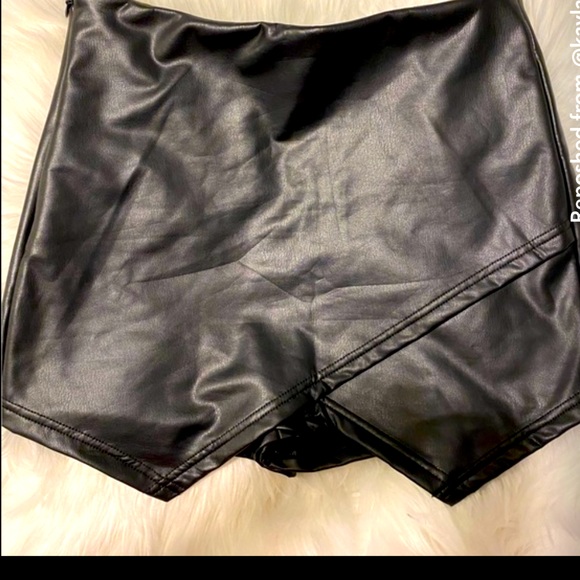 SHEIN Pants - SHEIN LEATHER SKORT black shorts skirt small